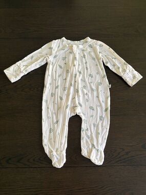 Elegant Baby Bamboo Leaf Print Baby Jumpsuit (0-3M)